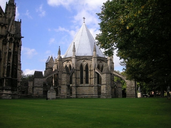 Lincoln Cathedral's decagonal chapter house with flying buttresses.